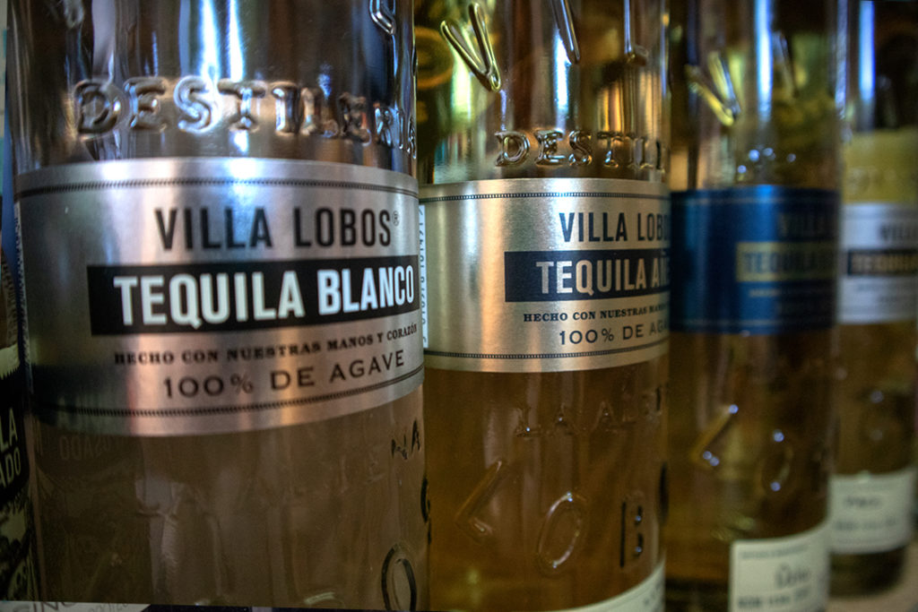 Hochwertiger Tequila, zB.: Villa Lobos in 5 verschiedenen Ausführungen.