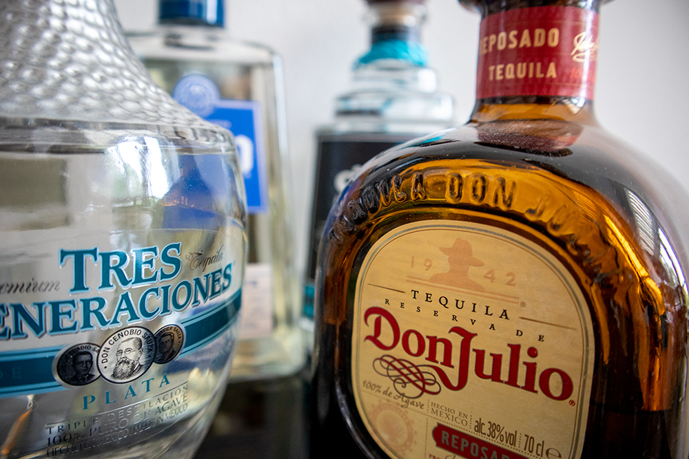 Kleine Auswahl an verschiedenen Tequila Flaschen.